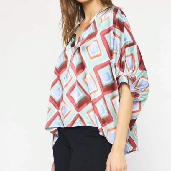 Entro Watercolor Diamond Oversized Blouse - Picture 4 of 9